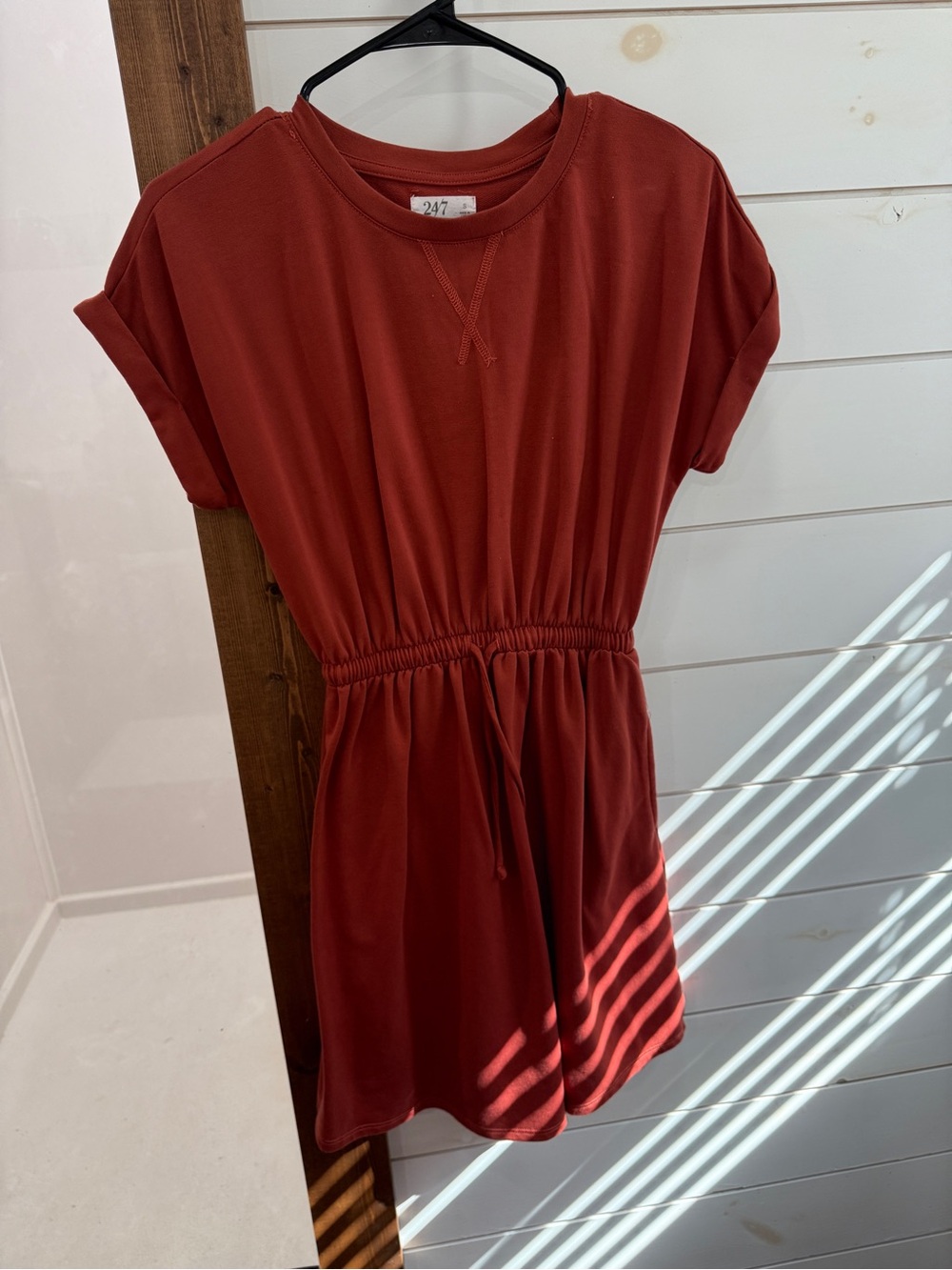 Casual Midi Dress with Elastic Waist in Rust Red